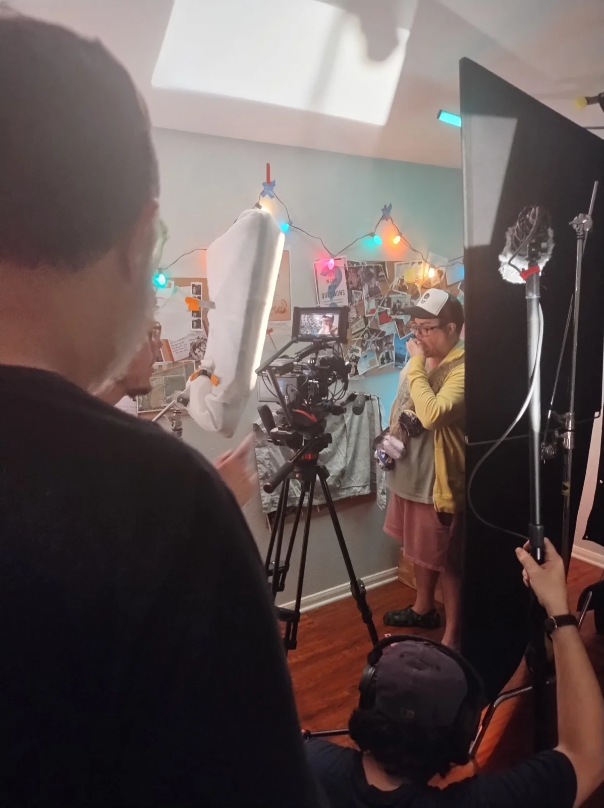 Behind the scenes on It’s Hard Not to be Romantic About Time Travel, photo 1